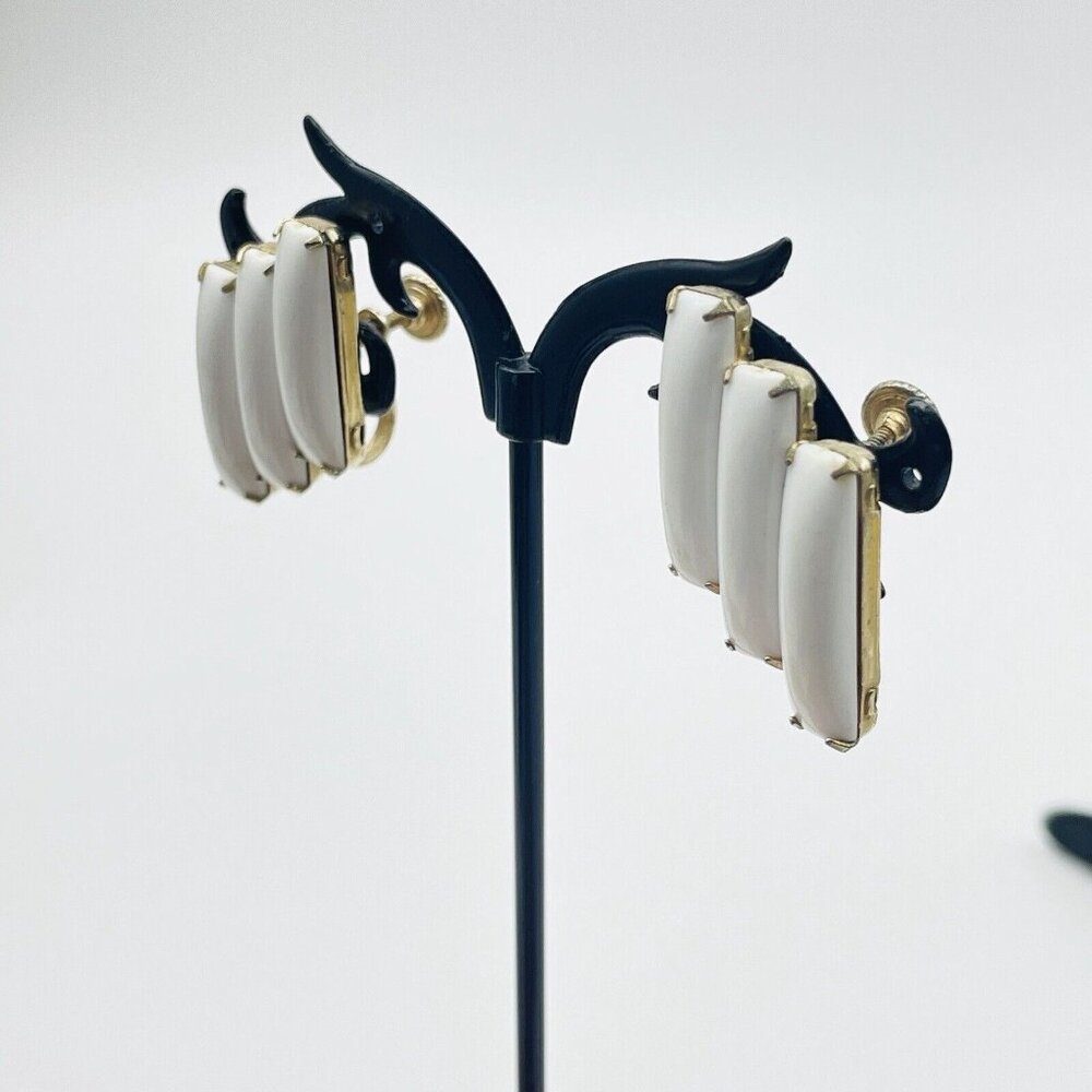 Vintage Stacked Milk Glass Bead Earrings Gold Tone Screw Back Classic Career - Picture 6 of 10